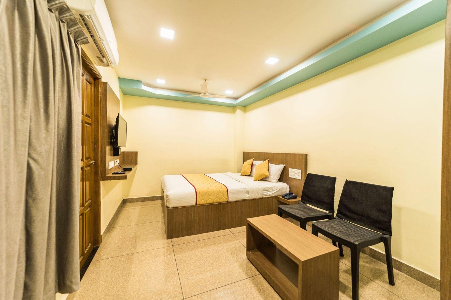 Sau Residency Hotel Kanchipuram Buitenkant foto