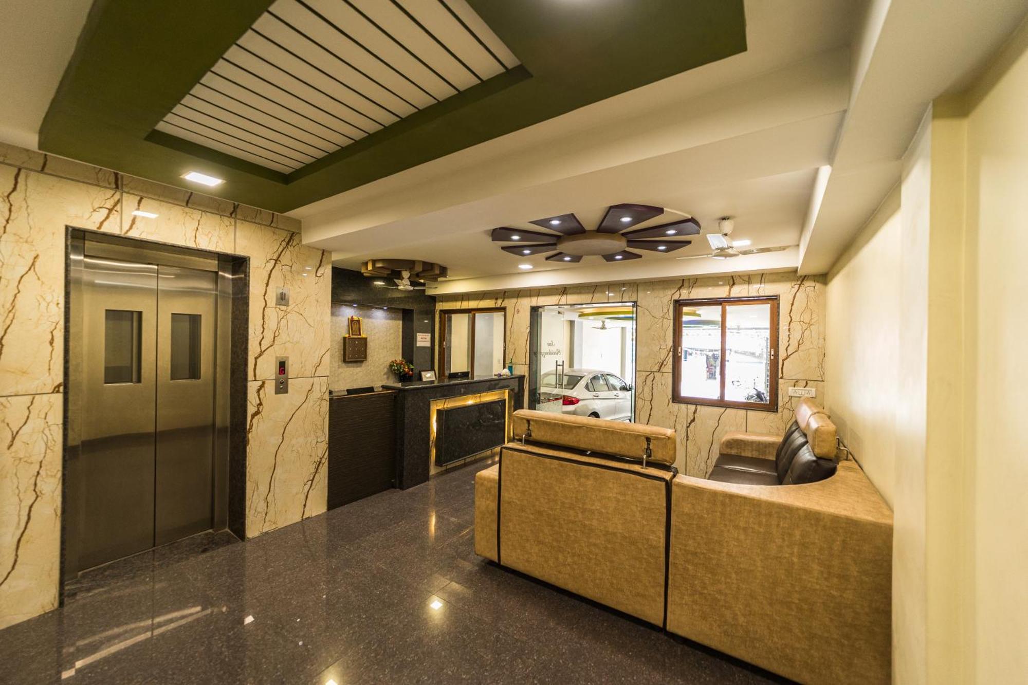 Sau Residency Hotel Kanchipuram Buitenkant foto