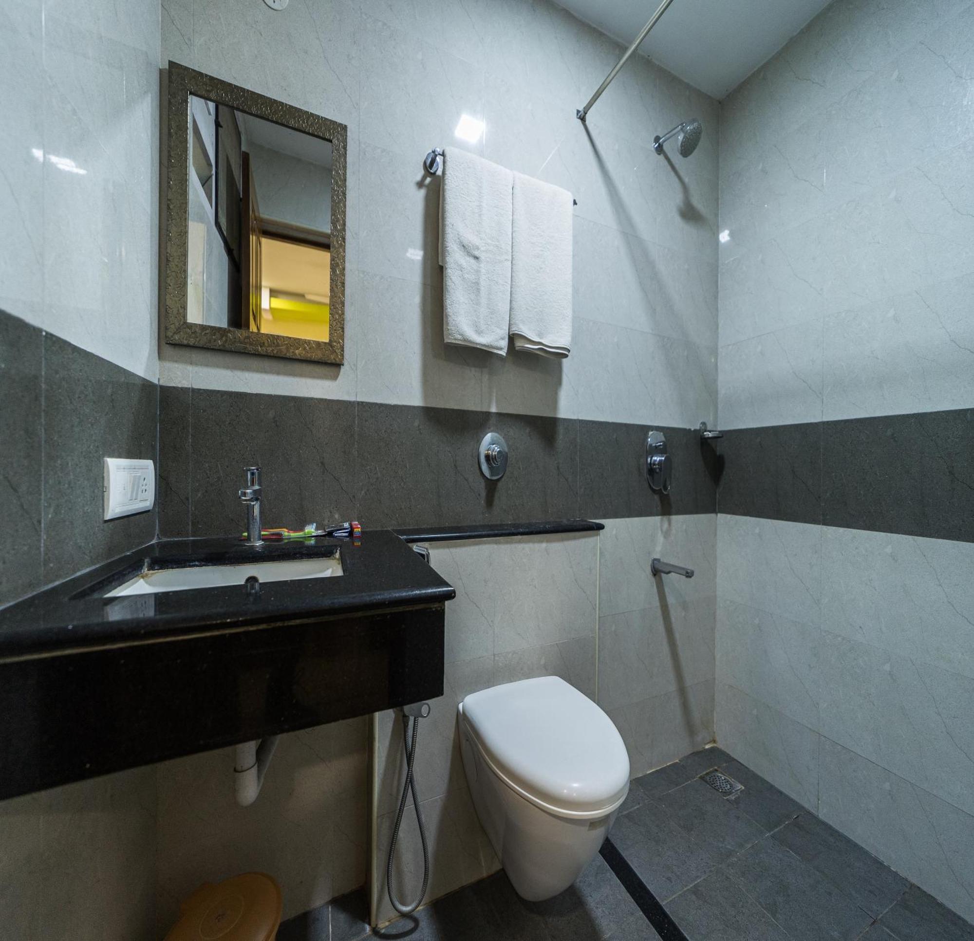 Sau Residency Hotel Kanchipuram Buitenkant foto